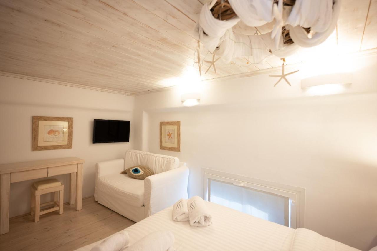 Blue, White And Grey Suites Орнос Екстер'єр фото